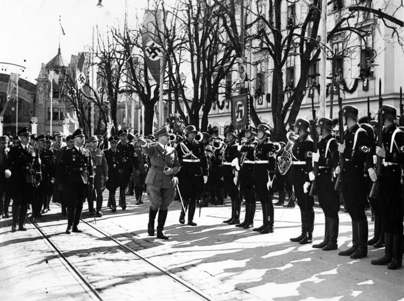 Adolf Hitler at his arrival in Klagenfurt salutes the guard of honor of the Leibstandarte